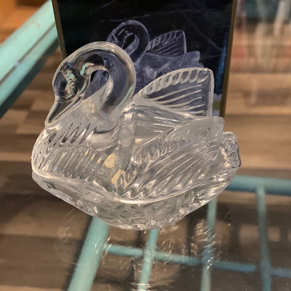 ❤️New glass swan trinket box